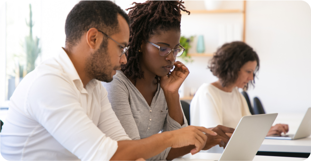 instructor-explaining-corporate-software-specific-intern[1]